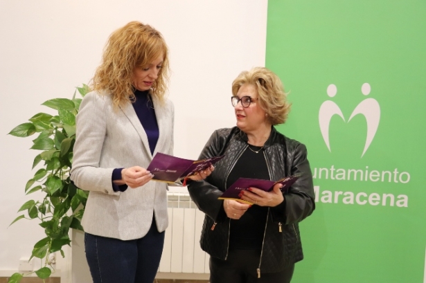 Berta Linares y Paqui Granados han presentado las actividades por el 8M (AYTO. MARACENA)