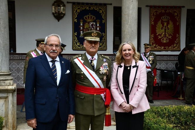 Teniente general De la Esperanza junto a nuevos Adalides del MADOC (MADOC)