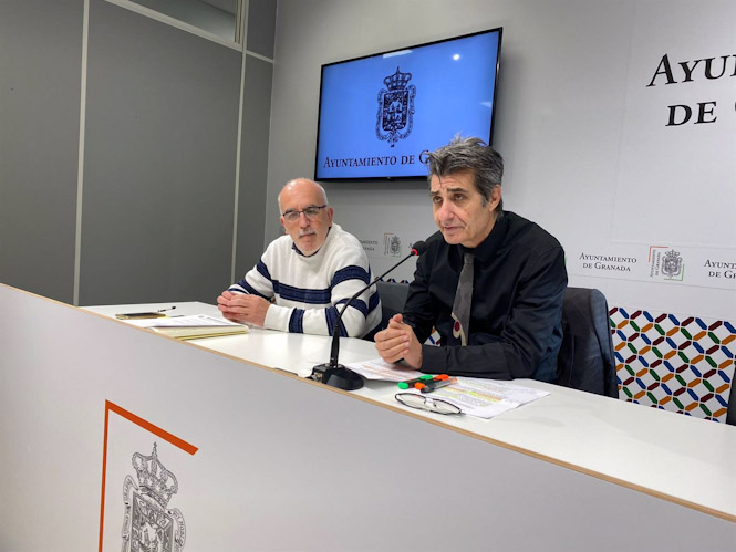 Antonio Cambril, de Unidas Podemos e Independientes en Granada, en la derecha en la imagen (UP)