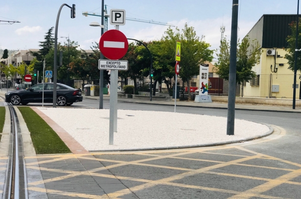 Glorieta por donde pasa el metro en Albolote (JUNTA) Glorieta por donde pasa el metro en Albolote (JUNTA)