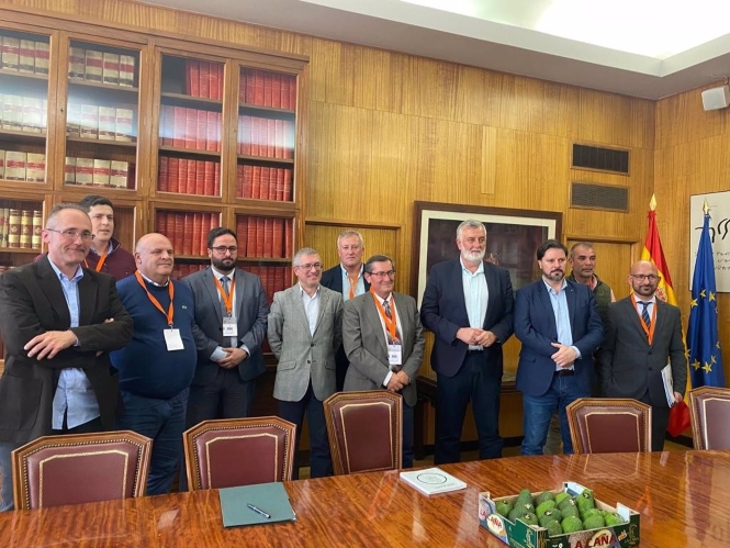 Reunión de representantes de asociaciones empresariales de la Costa Tropical con Hugo Morán en Transición Ecológica, junto con el presidente de la Diputación de Granada, José Entrena (DIPUTACIÓN DE GRANADA) 