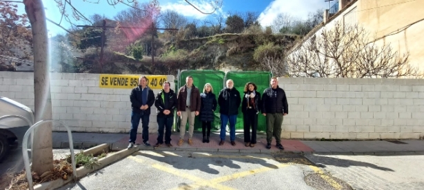 el Equipo de Gobierno de Monachil delante de los terrenos de la Plaza Alta que acaban de adquirir (AYTO. MONACHIL) 