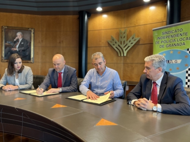 Firma del convenio (CAJA RURAL) Firma del convenio (CAJA RURAL)