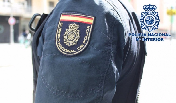 Imagen de un agente de la Policía Nacional (POLICÍA NACIONAL) Imagen de un agente de la Policía Nacional (POLICÍA NACIONAL)