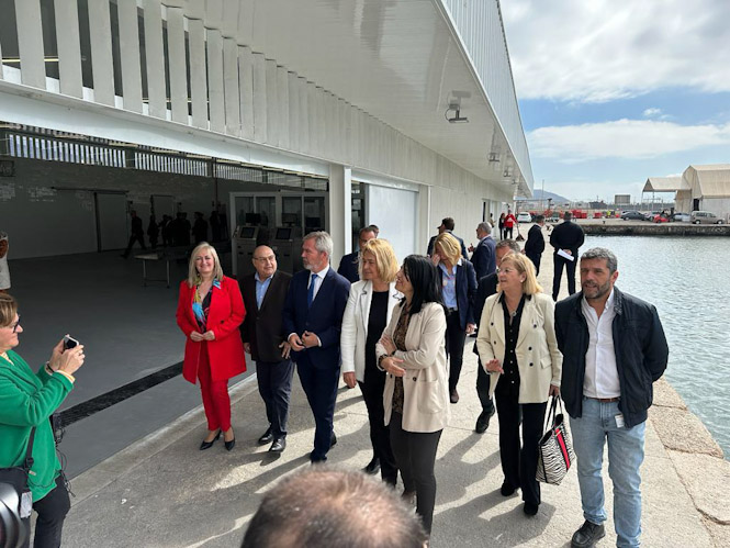 Imagen de la visita a la lonja del Puerto de Motril (JUNTA)