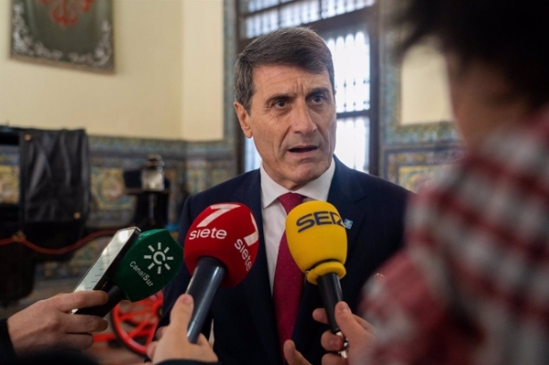 El delegado del Gobierno de España en Andalucía, Pedro Fernández atiende a los medios FRANCISCO J. OLMO) El delegado del Gobierno de España en Andalucía, Pedro Fernández atiende a los medios FRANCISCO J. OLMO)