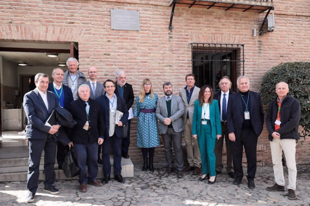Una placa recuerda el nombramiento de Leopoldo Torres Balbás como arquitecto de la Alhambra (JUNTA DE ANDALUCÍA)