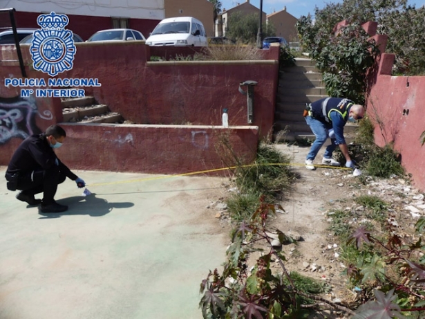 La Policía Nacional busca indicios sobre el crimen de un hombre en Motril (POLICÍA NACIONAL) La Policía Nacional busca indicios sobre el crimen de un hombre en Motril (POLICÍA NACIONAL)