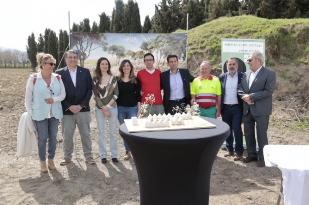 Primera piedra de la residencia canina (JAVIER ALGARRA / AYUNTAMIENTO) Primera piedra de la residencia canina (JAVIER ALGARRA / AYUNTAMIENTO)