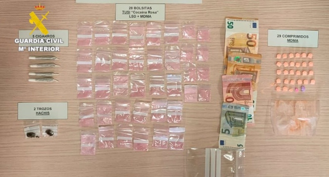 Droga incautada en La Zubia (GUARDIA CIVIL) 