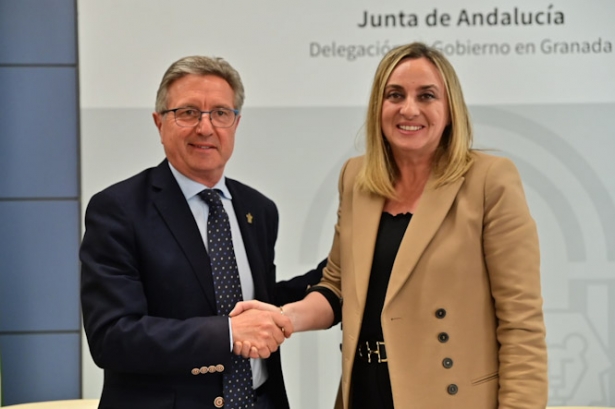 La Consejera de Fomento, Marífrán Carazo, junto al alcalde de Baza, Manuel Gavilán (JUNTA)