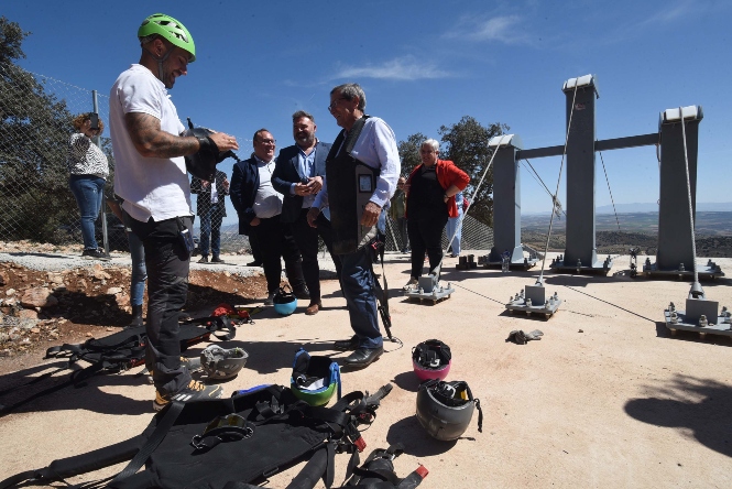 Imagen de la visita a la tirolina (R. MARTÍNEZ / DIPGRA)