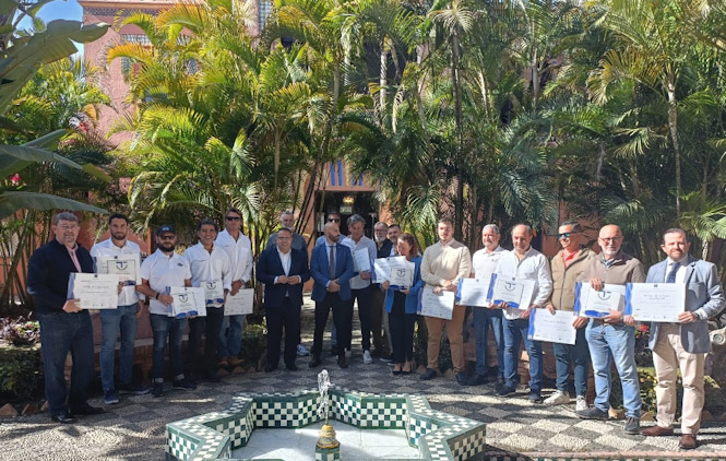 Entrega de los diplomas (AYTO. ALMUÑÉCAR)