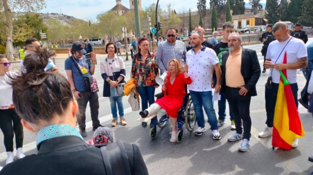 La candidata de Ciudadanos (CS) a la Alcaldía de Granada, Concha Insúa, este sábado en su apoyo a los comerciantes del mercadillo del Zaidín (CIUDADANOS) La candidata de Ciudadanos (CS) a la Alcaldía de Granada, Concha Insúa, este sábado en su apoyo a los comerciantes del mercadillo del Zaidín (CIUDADANOS)