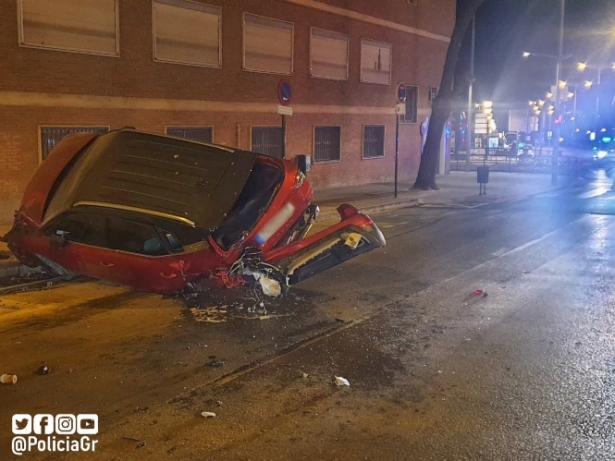 Estado en que quedó el vehículo (POLICÍA LOCAL DE GRANADA) Estado en que quedó el vehículo (POLICÍA LOCAL DE GRANADA)