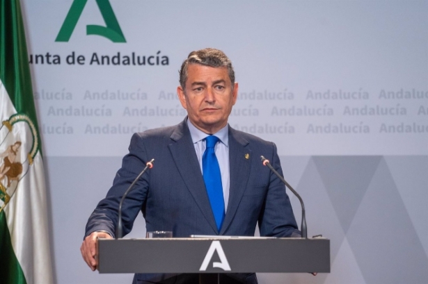 El consejero de Presidencia, Interior y Diálogo Social de la Junta de Andalucía, Antonio Sanz, durante la rueda de prensa (FRANCISCO J. OLMO) 