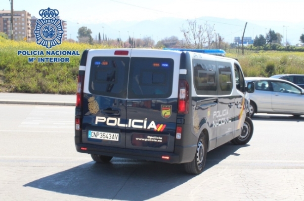 Vehículo de la Policía Nacional (POLICÍA NACIONAL) Vehículo de la Policía Nacional (POLICÍA NACIONAL)