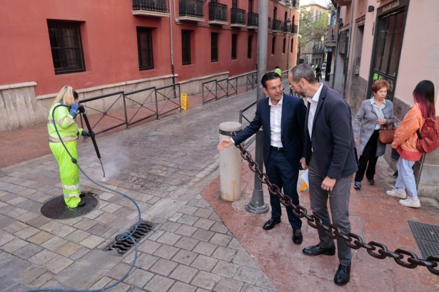 Dispositivo de limpieza (JAVIER ALGARRA/ AYUNTAMIENTO)