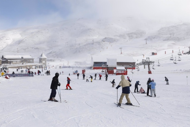Imagen de archivo de la estación de esquí de Sierra Nevada (ÁLEX CÁMARA / EUROPA PRESS)