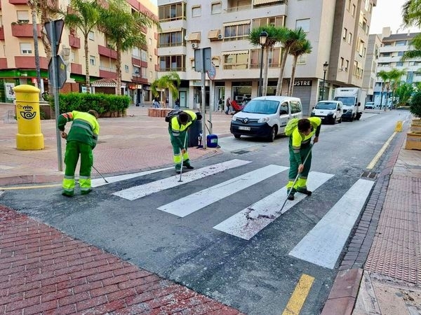 Limpieza de cera (AYTO. ALMUÑÉCAR) 