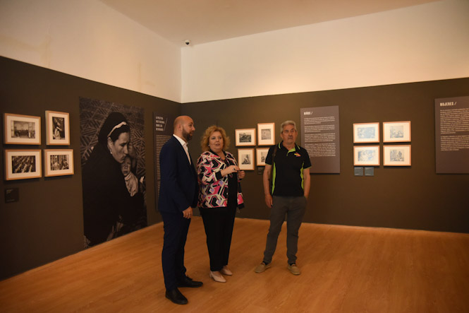 Visita a la exposición (L. ARMAS/DIPGRA)