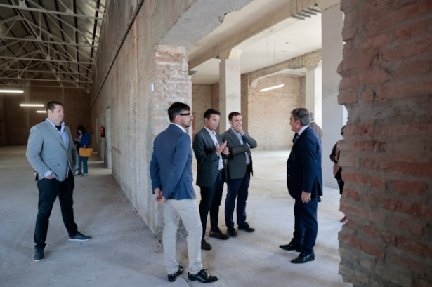 Imagen de la visita a Cetarsa (JAVIER ALGARRA/ AYUNTAMIENTO)