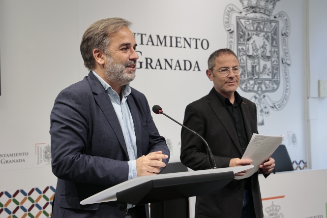 Jacobo Calvo y Miguel Ángel Fernández Madrid en rueda de prensa (JAVIER ALGARRA / AYUNTAMIENTO)