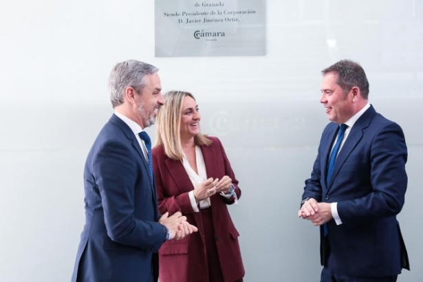 Marifrán Carazo, Juan Bravo y Gerardo Cuerva en el Encuentro con la  Cámara de Comercio y CGE (PP)