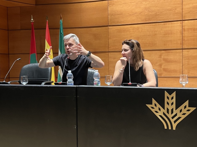 Presentación de Amanda Black (CAJA RURAL)