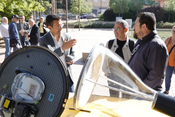 Nuevas luminarias en el Zaidín (JAVIER ALGARRA / AYUNTAMEINTO)