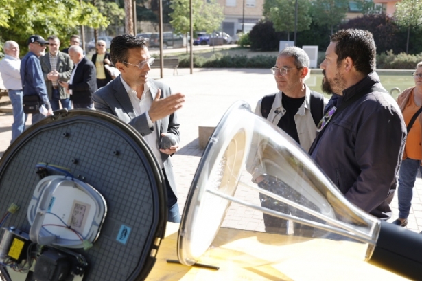 Nuevas luminarias en el Zaidín (JAVIER ALGARRA / AYUNTAMEINTO)