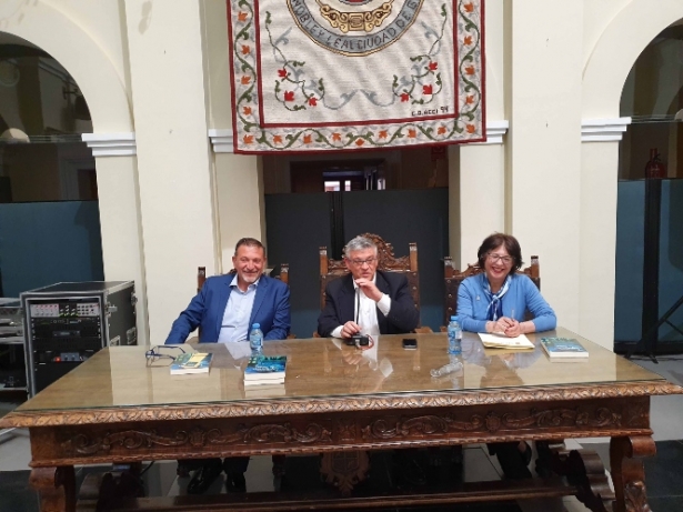 Presentación del libro (AYTO. GUADIX) Presentación del libro (AYTO. GUADIX)