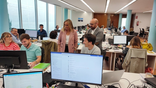 Carazo durante una visita realizada a una empresa esta semana (PP)