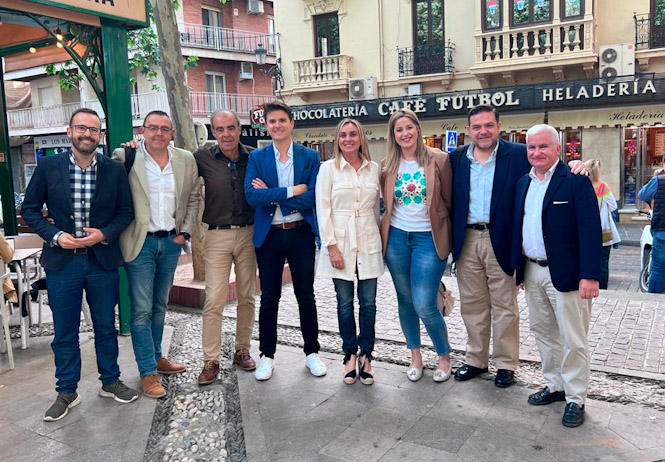 Foto de familia tras la reunión (PP)