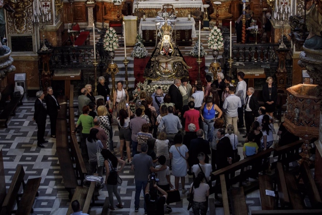 Veneración a la Virgen de las Angustias en Granada para pedir por la lluvia debido a la grave sequía que atraviesa el país a 2 de mayo de 2023 (ÁLEX CÁMARA-EUROPA PRESS) 