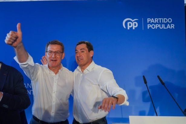 El presidente del PP, Alberto Núñez Feijóo y el presidente del PP-A, Juanma Moreno, en imagen de archivo (EDUARDO BRIONES - EUROPA PRESS) 