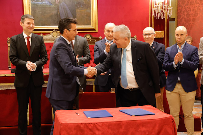 Firma del convenio (JAVIER ALGARRA/AYUNTAMIENTO)
