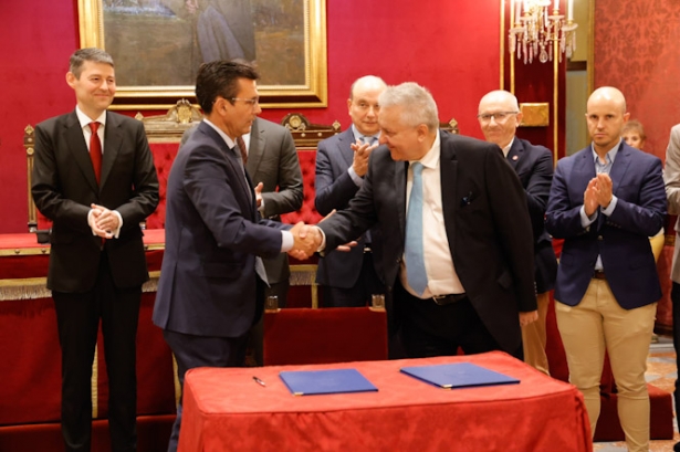 Firma del convenio (JAVIER ALGARRA/AYUNTAMIENTO)