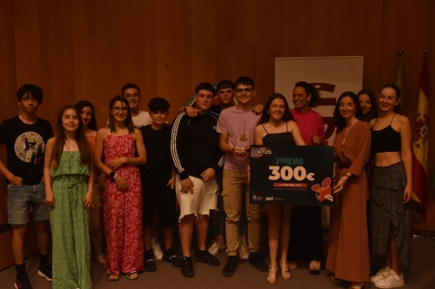 Foto de familia de los galardonados (L. ARMAS / DIPGRA) Foto de familia de los galardonados (L. ARMAS / DIPGRA)