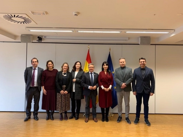 Foto de la reunión mantenida en Madrid el pasado mes de diciembre (AYUNTAMIENTO DE BAZA)