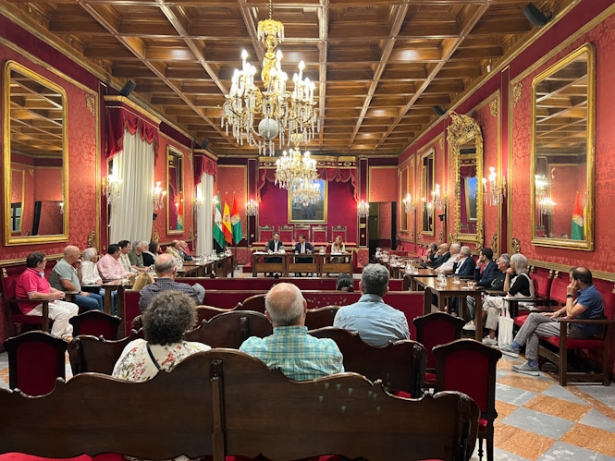 Imagen de la reunión con los comerciantes (AYTO. GRANADA)