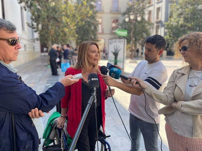 Concha Insúa, de CS, atiende a los medios (CS)