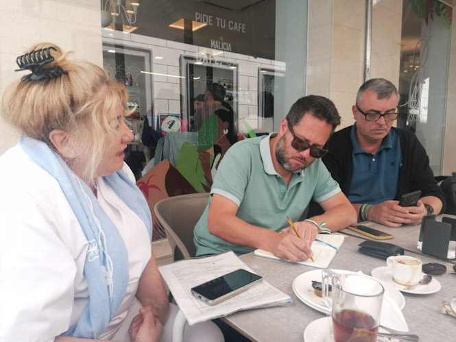 José Ignacio García, parlamentario de Adelante, en el centro en la imagen, en presencia de Francisco Cabello, candidato a la Alcaldía de Granada (ADELANTE ANDALUCÍA)