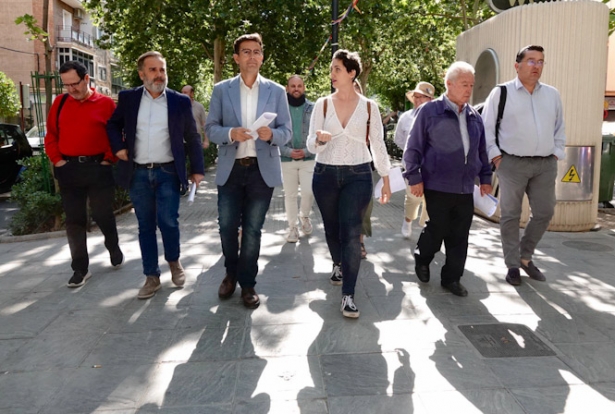 Imagen de la visita a la Avenida Don Bosco (PSOE)