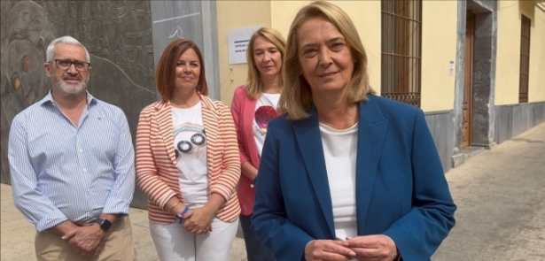Candidatos del PP en Motril, con la alcaldesa y aspirante a la reelección, Luisa García Chamorro, en primer plano en la imagen (PP) 