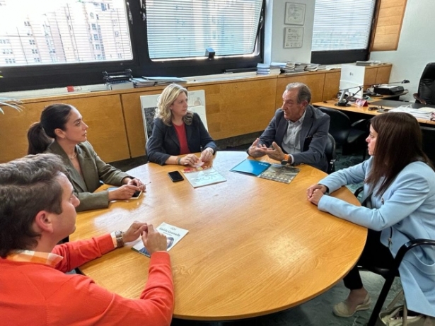 Imagen de la reunión (VOX) 