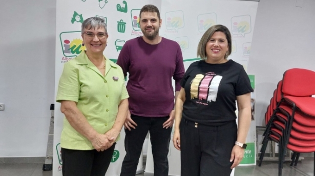 Lidia Milena con miembros de su candidatura (IU)