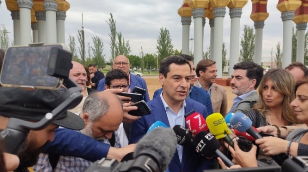 El presidente de la Junta de Andalucía, Juanma Moreno, atiende a medios (EUROPA PRESS) 