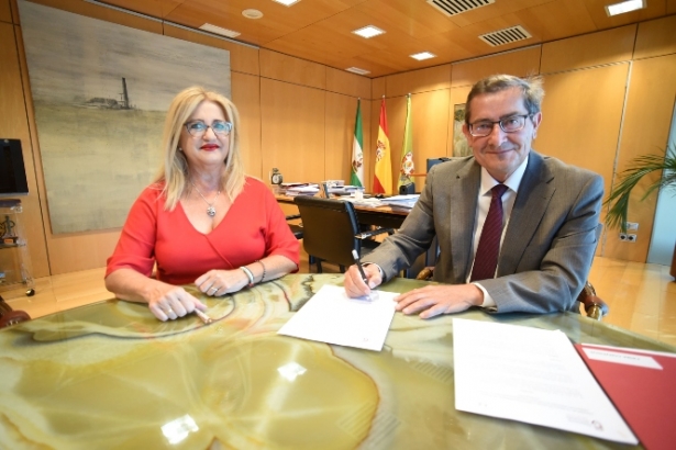 Imagen de la firma del convenio (R. MARTÍNEZ / DIPGRA) Imagen de la firma del convenio (R. MARTÍNEZ / DIPGRA)