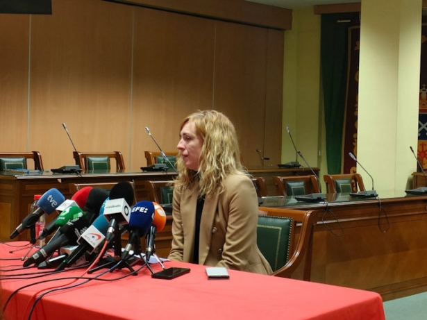 La alcaldesa de Maracena, Berta Linares, durante la rueda de prensa que ofreció tras el secuestro de la concejal el pasado febrero (EUROPA PRESS)